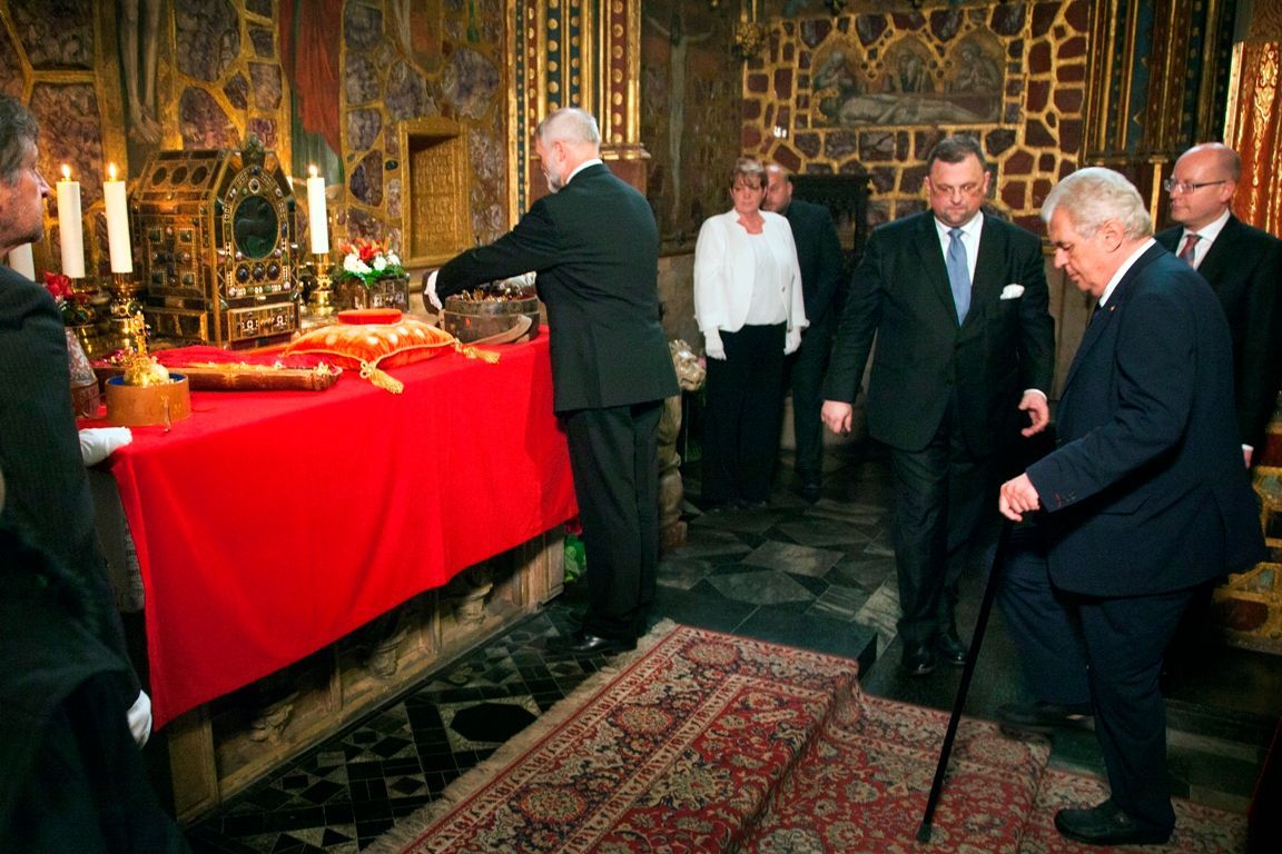 Klíčníci odemkli místnost s korunovačními klenoty