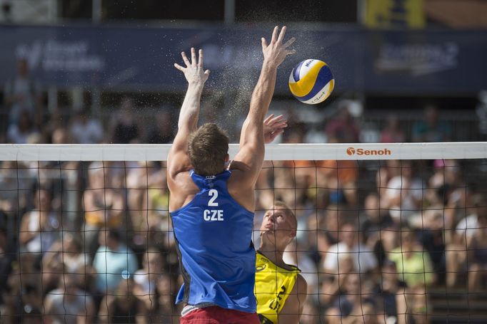 Ostrava Beach Open: David Schweiner blokuje Lukase Každailise