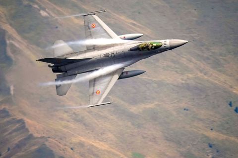 Rumunsko, letectvo, letecký den, F16,
