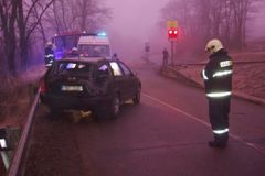 Po srážce s vlakem na přejezdu letělo auto 15 metrů