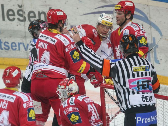 Utkání hokejové extraligy Slavia vs. Třinec