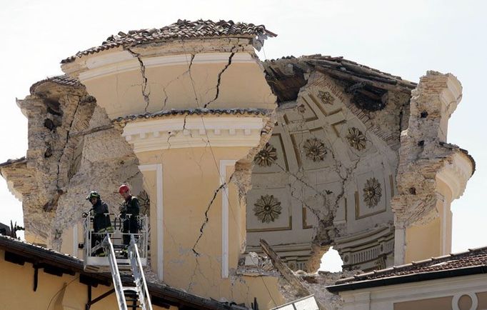 "Obětí" zemětřesení je i jeden ze skvostů města, katedrála Svatého Massima, které se tu říká prostě a krátce Duomo. Katedrála byla postavena ve třináctém století.