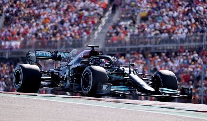Lewis Hamilton v Mercedesu na trati VC USA formule 1 2021