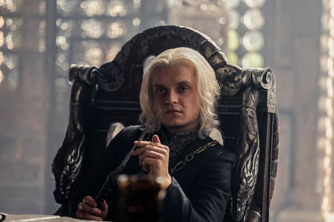 Tom Glynn-Carney jako Aegon II. Targaryen.