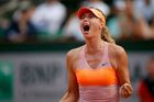 Maria Šarapovová slaví svůj druhý titul na French Open.
