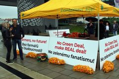 Evropská pravice brzdí Green Deal. Začal boj o voliče stresované zelenými plány