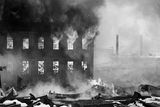 17. února roku 1929 plameny zasáhly továrnu ČKD v pražské Libni. Hořelo ve skladišti modelů a dřevěného materiálu, truhlárně i slévárně.