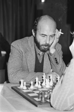 Lubomír Kaválek při prestižním šachovém turnaji v nizozemském městě Wijk aan Zee, 1982.