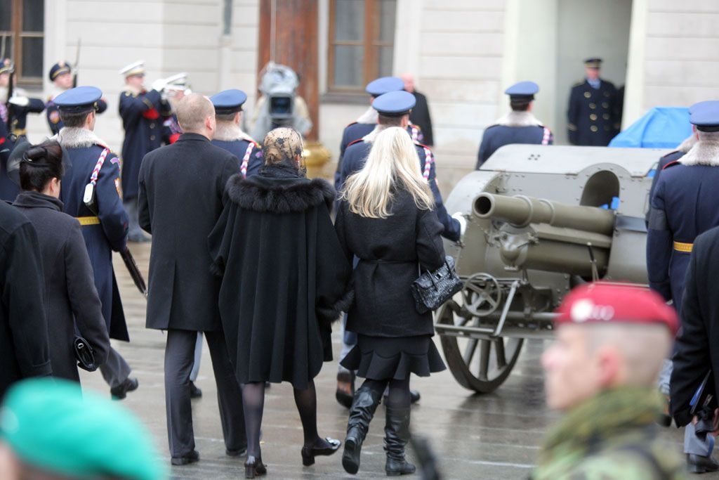 Vojenský smuteční ceremoniál na Hradě