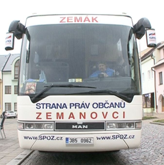 Autobus Zemák v kampani Miloše Zemana