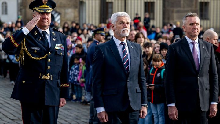 Politici si na Vítkově připomněli vznik státu, pietu doprovodil přelet letounů