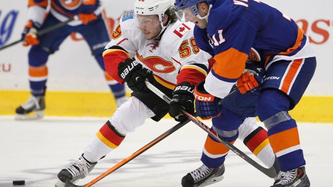 Ľubomír Višňovský v NHL pravidelně nastupuje za New York Islanders, klub ale přesto tvrdí, že není v pořádku a do Soči ho nepustí. Slováci mají problém.
