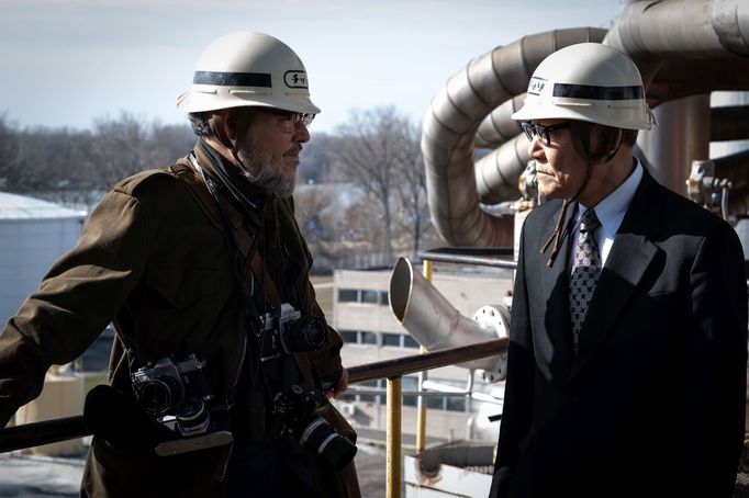 Johnny Depp coby William Eugene Smith a Džun Kunimura jako Džuniči Nodžima.