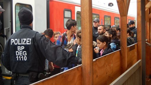Pasov. Vlak z Rakouska se syrskými uprchlíky.