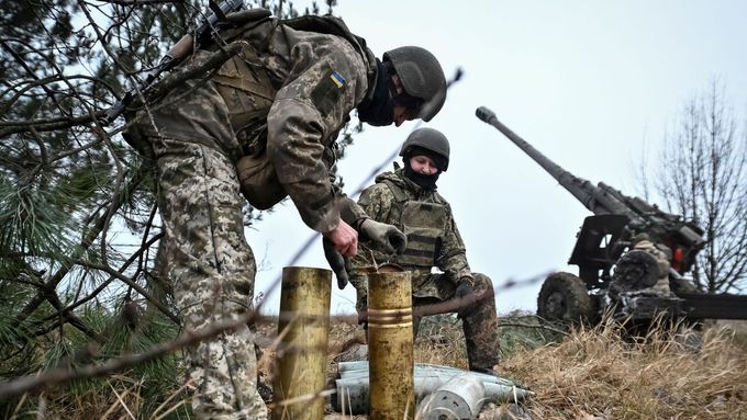 Ukrajinští dělostřelci pálí na ruské pozice v Záporožské oblasti.