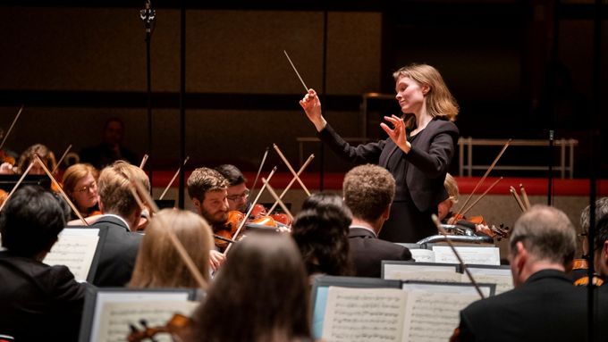 Mirga Gražinytė‐Tyla s birminghamskými symfoniky na BBC Proms hrála předehru z Beethovenovy jediné opery Leonory. Foto: Andrew Fox
