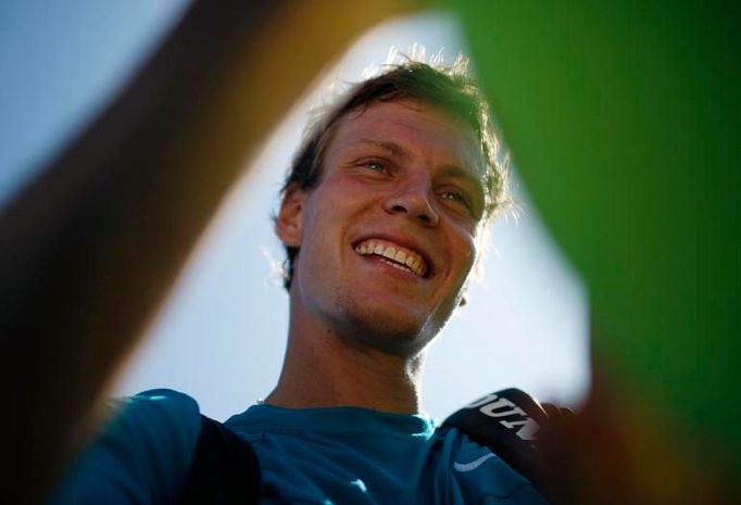 Tomáš Berdych se podepisuje fanouškům