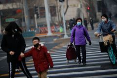 Koronaviru podlehlo v Číně už 170 lidí. Rusové uzavřeli hranici na Dálném východě