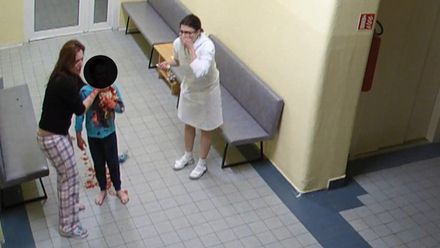 Bezpečnostní kamera odhalila šokující selhání lékařů: Je to zrůdnost, říká Maixnerová