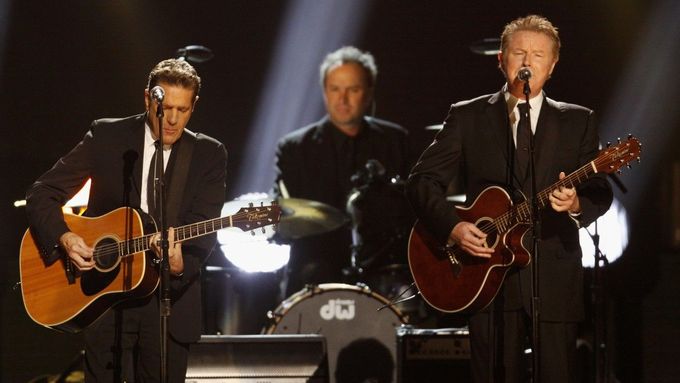 Dnes již nežijící Glenn Frey a Don Henley z Eagles na koncertu v roce 2008.