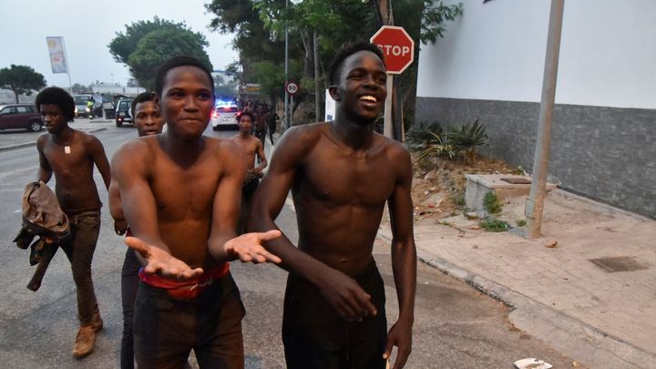 Na 150 migrantů přelezlo plot z Maroka do Španělska, akci plánovali skoro půl roku