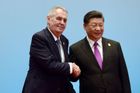 Česká debata o Číně je souboj Zeman a Antizeman. Poškodí to byznys, řekl Mlynář z PPF