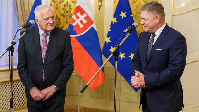 Bývalý český prezident Václav Klaus se setkal se slovenským předsedou vlády Robertem Ficem (Směr-SD).