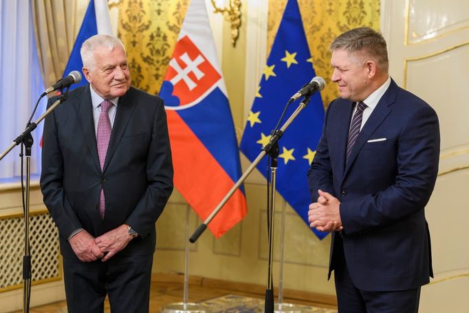 Bývalý český prezident Václav Klaus se setkal se slovenským předsedou vlády Robertem Ficem (Směr-SD).