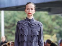 Imreczeova uvedla minimalistické šaty s hvězdnými motivy