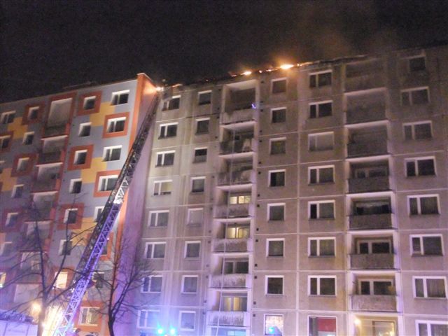 Požár paneláku v Jirkově na Chomutovsku