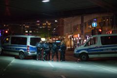 Na západě Německa útočník ubodal v parku patnáctiletou dívku. Podezřelý se přihlásil policii