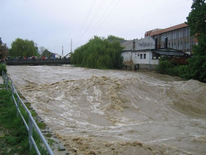 Vyfotografováno v 8.30 po poklesu o 30 cm. Voda zatím klesá.