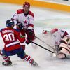 Hokej, KHL, Lev Praha - CSKA Moskva: Tomáš Rachůnek - Denis Denisov (6) a Rastislav Staňa