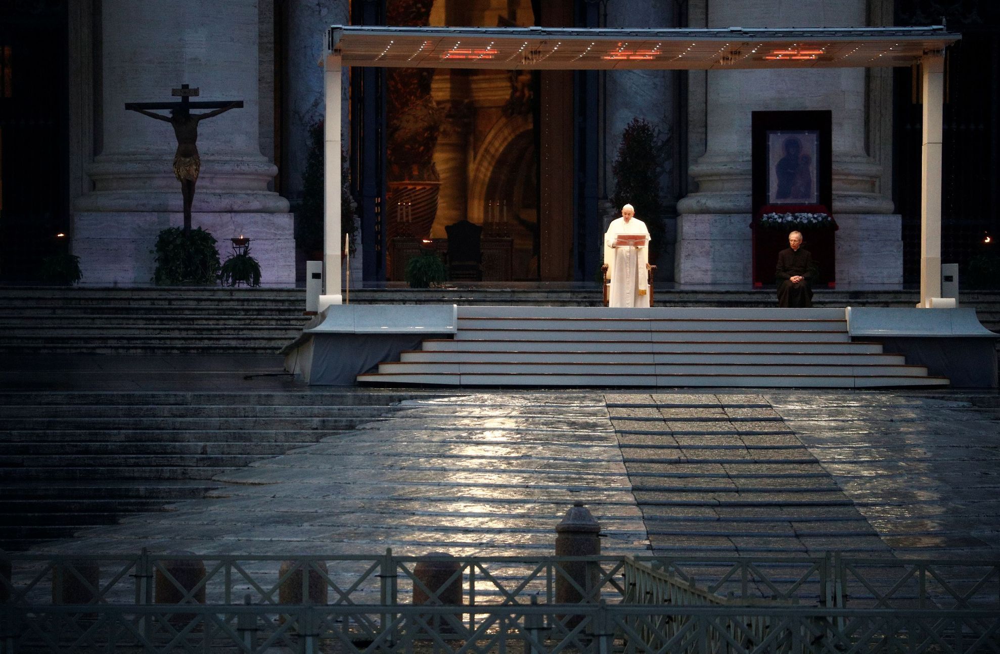 papež František, Vatikán, svatopeterské náměstí, modlitba, požehnání, Urbi et Orbi