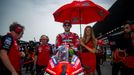 Grid girls na závodě MotoGP v Austinu - Francesco Bagnaia