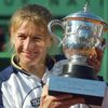 tenis, French Open 1999, Steffi Grafové s trofejí pro vítězku