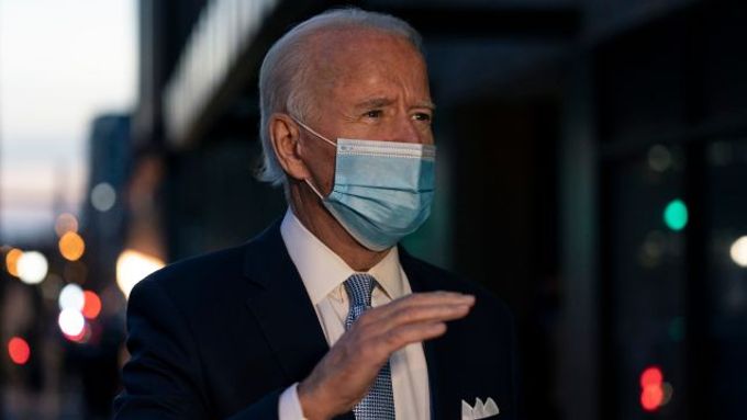 Joe Biden přichází - a ve svých 78 letech pochybovačům slibuje "svěží myšlenky".
