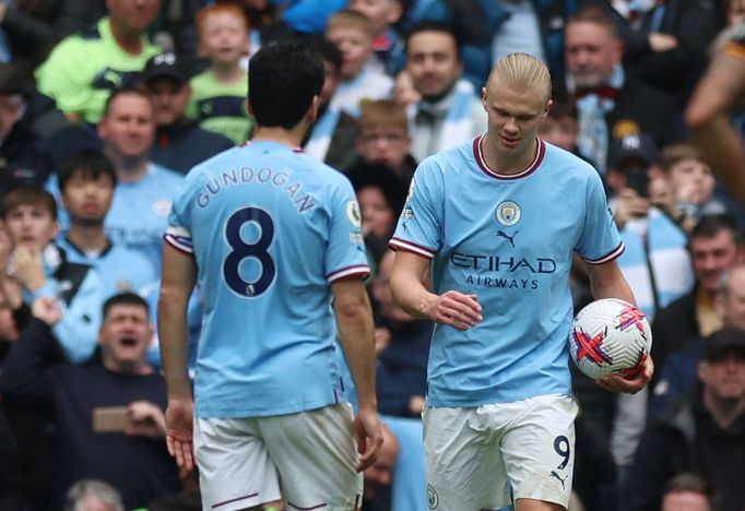 Soccer Football - Premier League - Manchester City v Leeds United - Etihad Stadium, Manchester, Britain - May 6, 2023 Manchester City's Erling Braut Haaland gives the bal