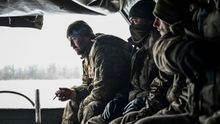 Nedostatek vojáků i boj proti vlastnímu otci. Ukrajinci popisují těžkosti na bojišti