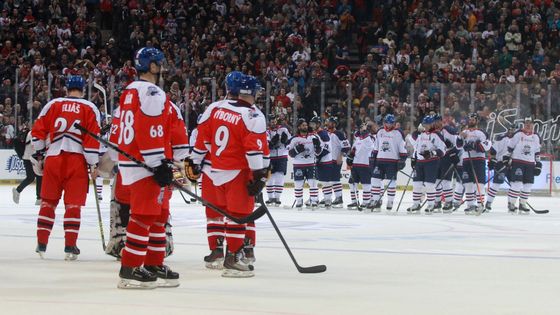 "Neuvěřitelné, to jsem nečekal." Jágr či Hejduk při výročí rozparádili plnou O2 arenu