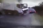 Video: Do limuzíny prezidenta Moldavska narazil náklaďák. Podivná nehoda, tvrdí Dodon
