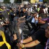 Thajsko - Bangkok - demonstrace - policie - těžkooděnci