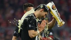 Leon Goretzka slaví titul Bayernu