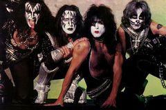 Zakladatel skupiny Kiss je obviněn z napadení