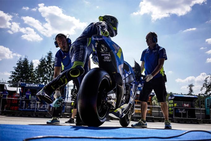 Andrea Iannone na Suzuki v závodě MotoGP v Brně 2018.