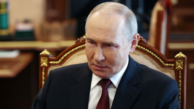 Oba se tvářili pozitivně. Zelenskyj a Putin se vyjádřili k možnému jednání o příměří.