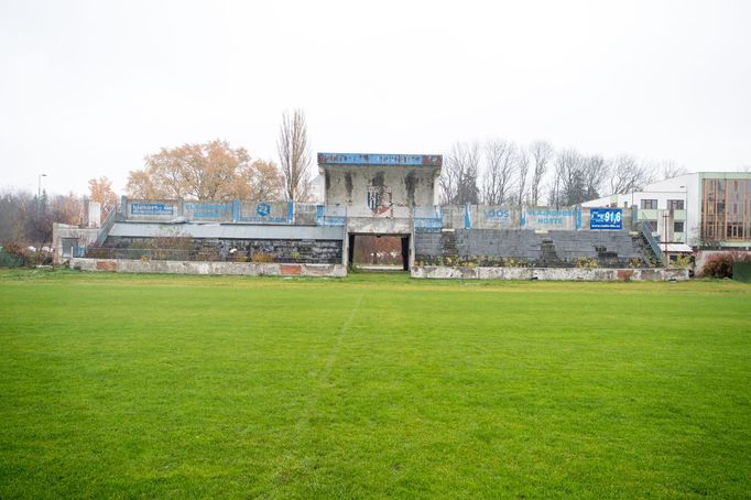 Letní stadion v Pardubicích nutně potřebuje rekonstrukci.