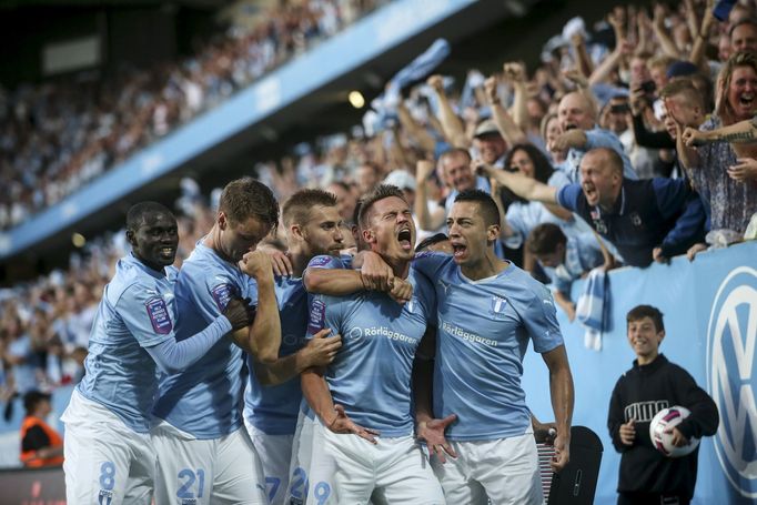 Fotbalisté Malmö slaví gól v síti Salcburku v odvetě 3. předkola Ligy mistrů.