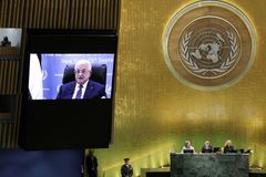 Šéf palestinské samosprávy odsoudil v OSN útok Hamásu, Izrael obvinil z genocidy