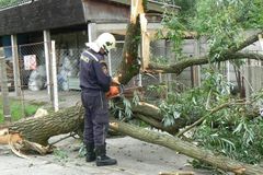 Noční bouřky přerušily na řadě míst Česka dopravu